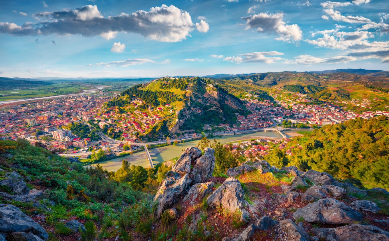 Zdjęcie przedstawia panoramę Bałkanów