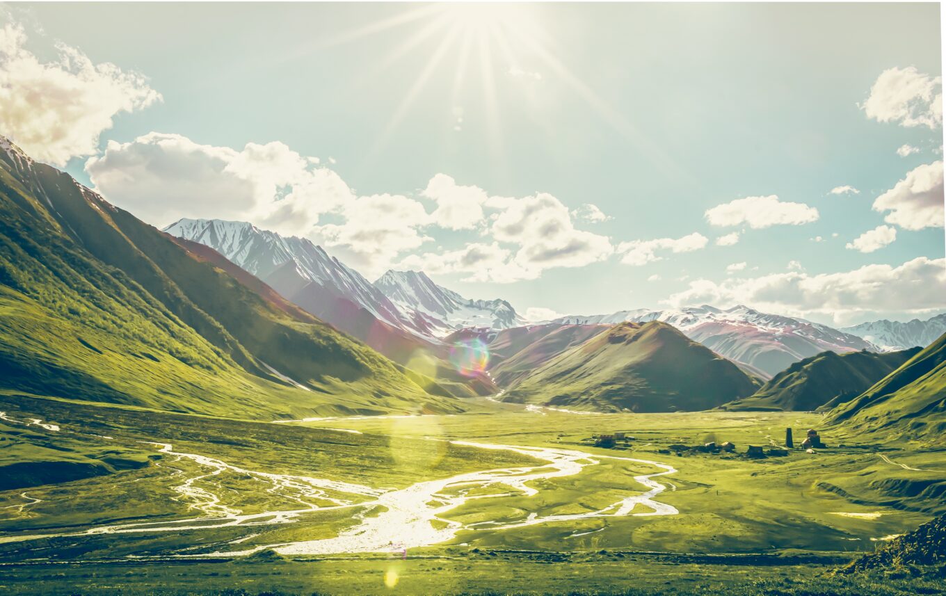 zdjęcie przedstawia panoramę Kaukazu