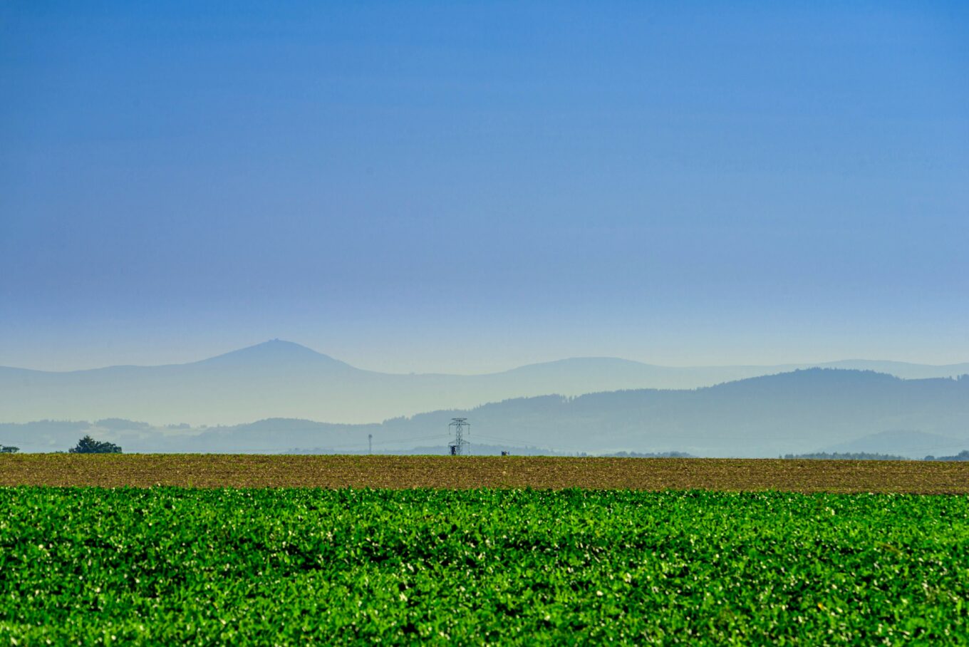 zdjęcie przedstawia panoramę Sudetów