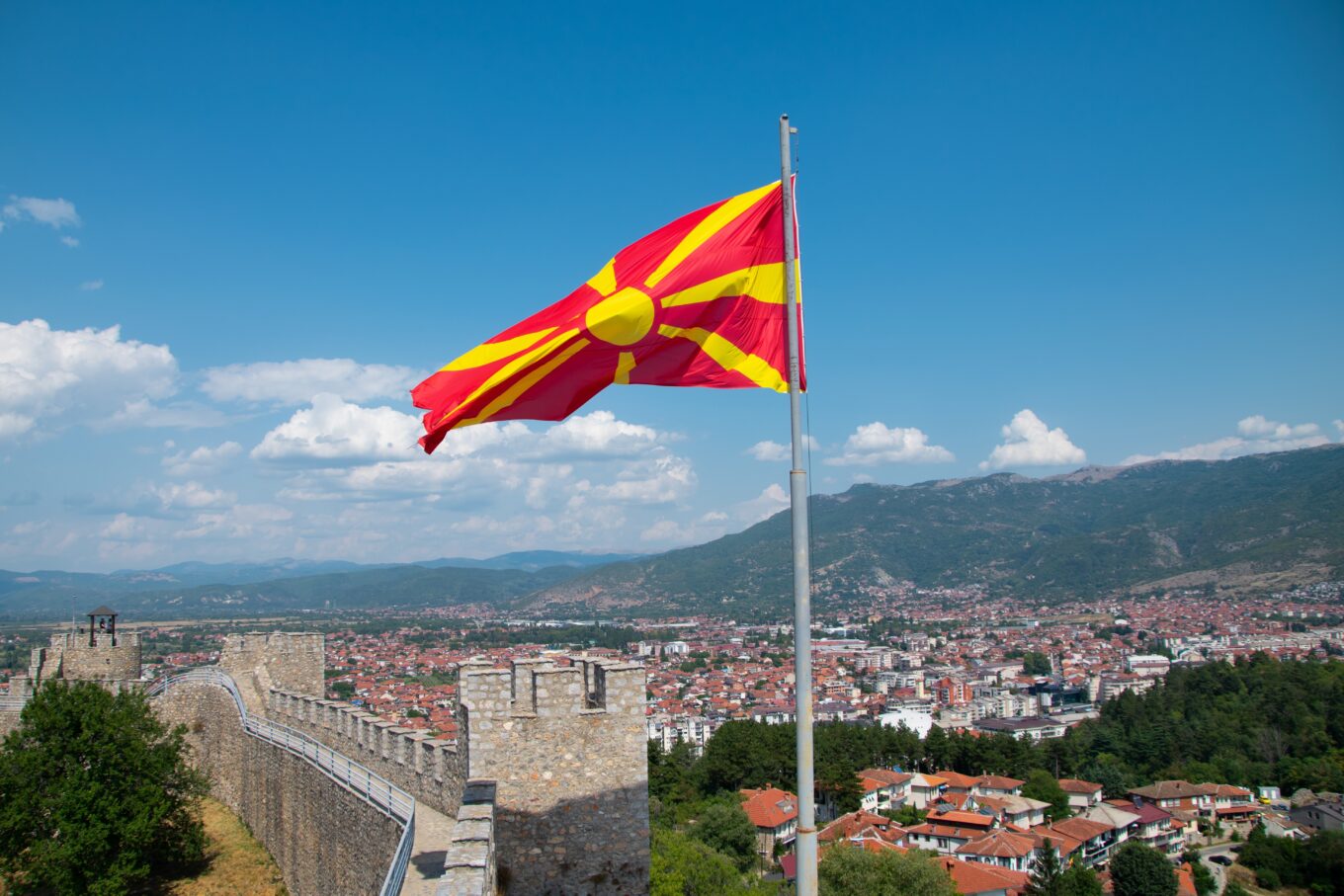 Zdjęcie przedstawia flagę Macedonii