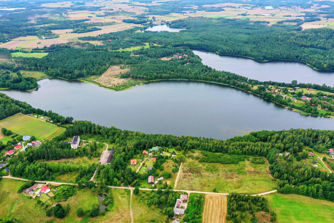 Zdjęcie przedstawia panoramę Pojezierza Kaszubskiego