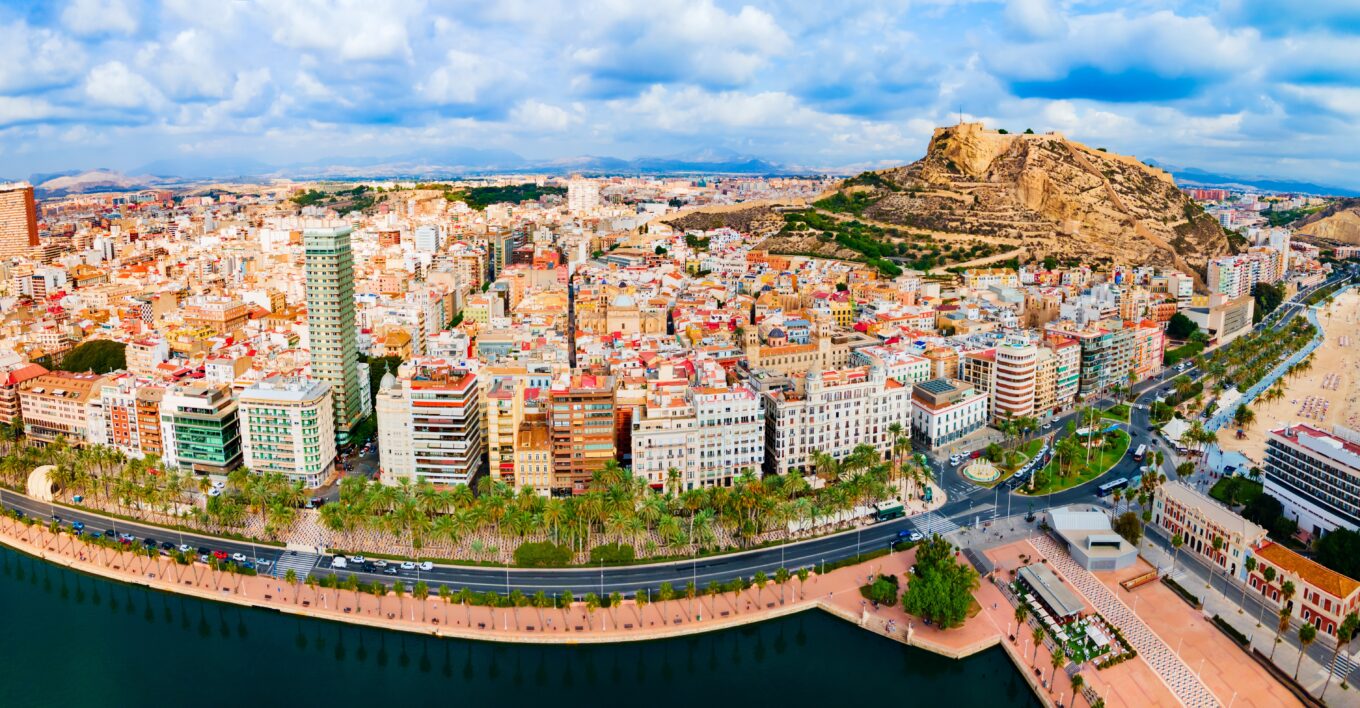 zdjęcie przedstawia panoramę Alicante
