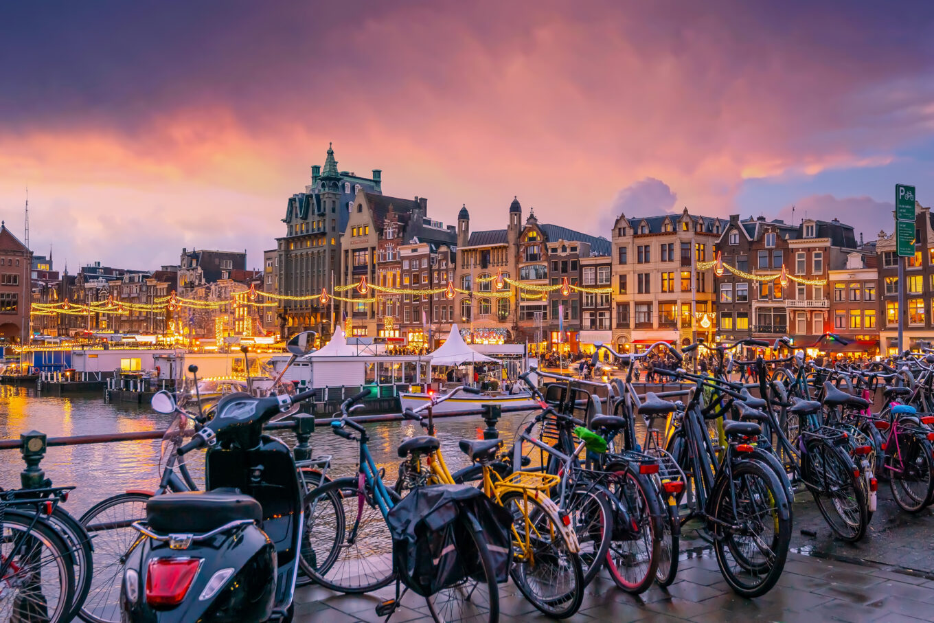 zdjęcie przedstawia panoramę Amsterdamu