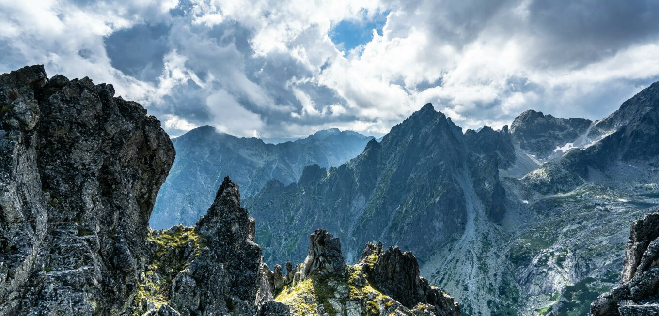 zdjęcie przedstawia panoramę Tatr