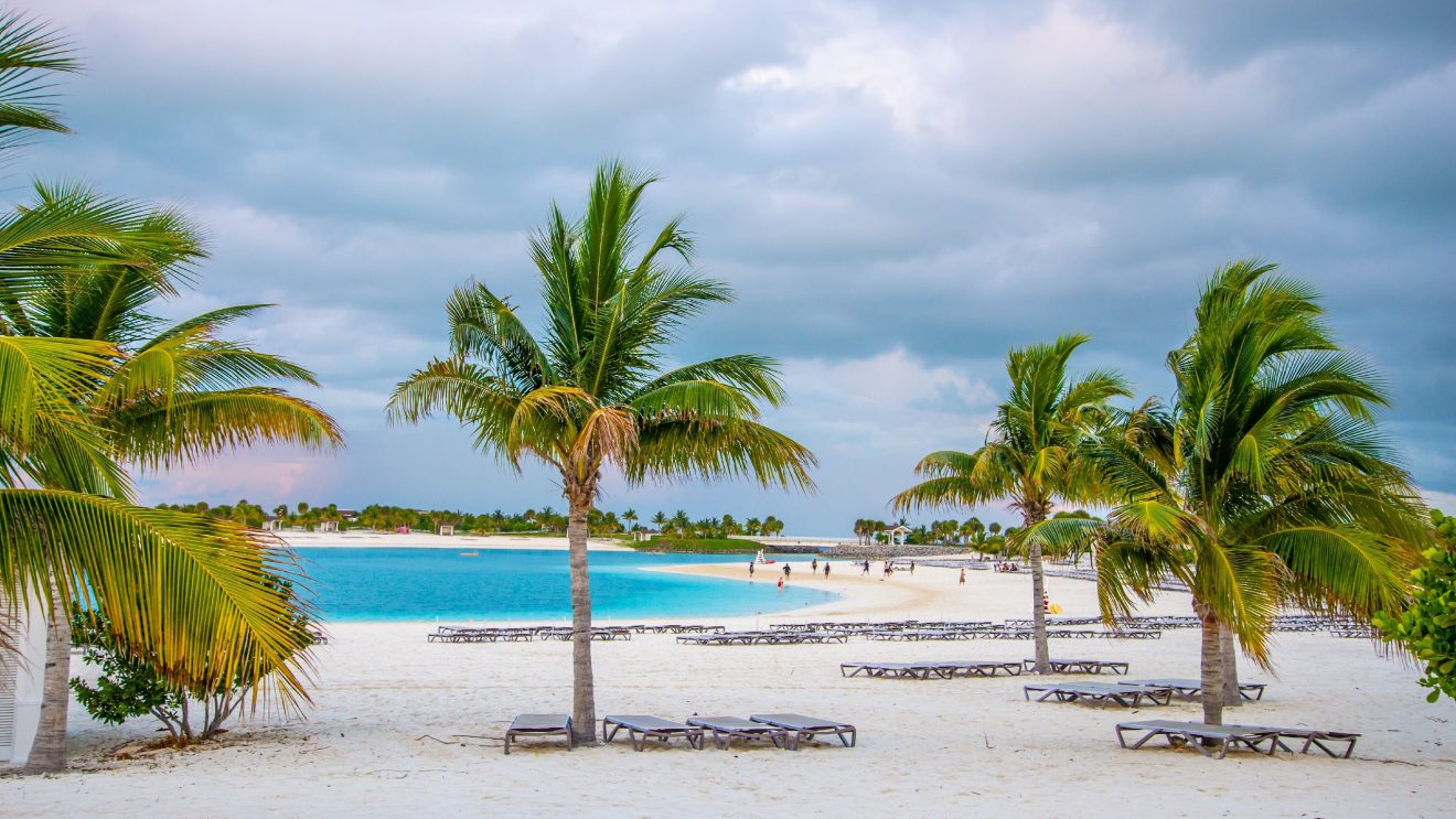 Beautiful,White,Sand,Beach,In,The,Ocean,Cay-msc,Marine,Reserve