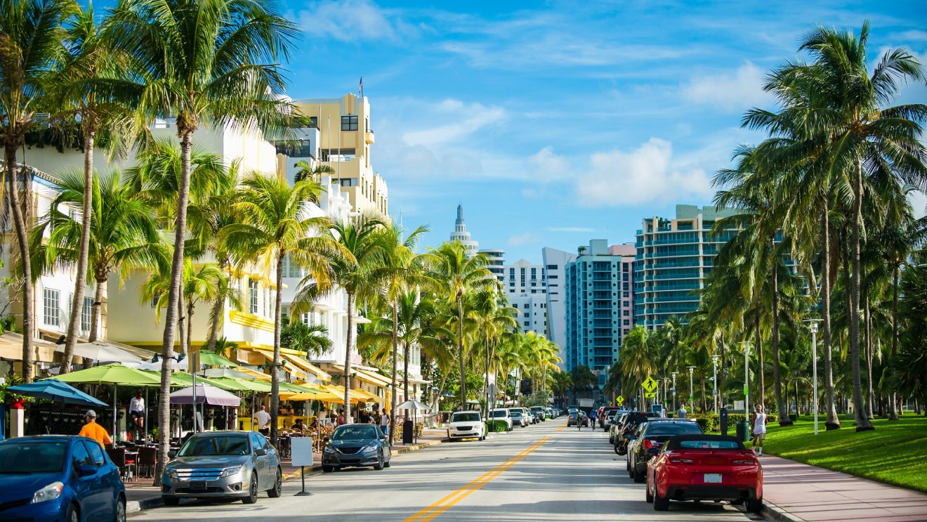 Scenic,Morning,View,Of,The,Ocean,Drive,Tourist,District,With