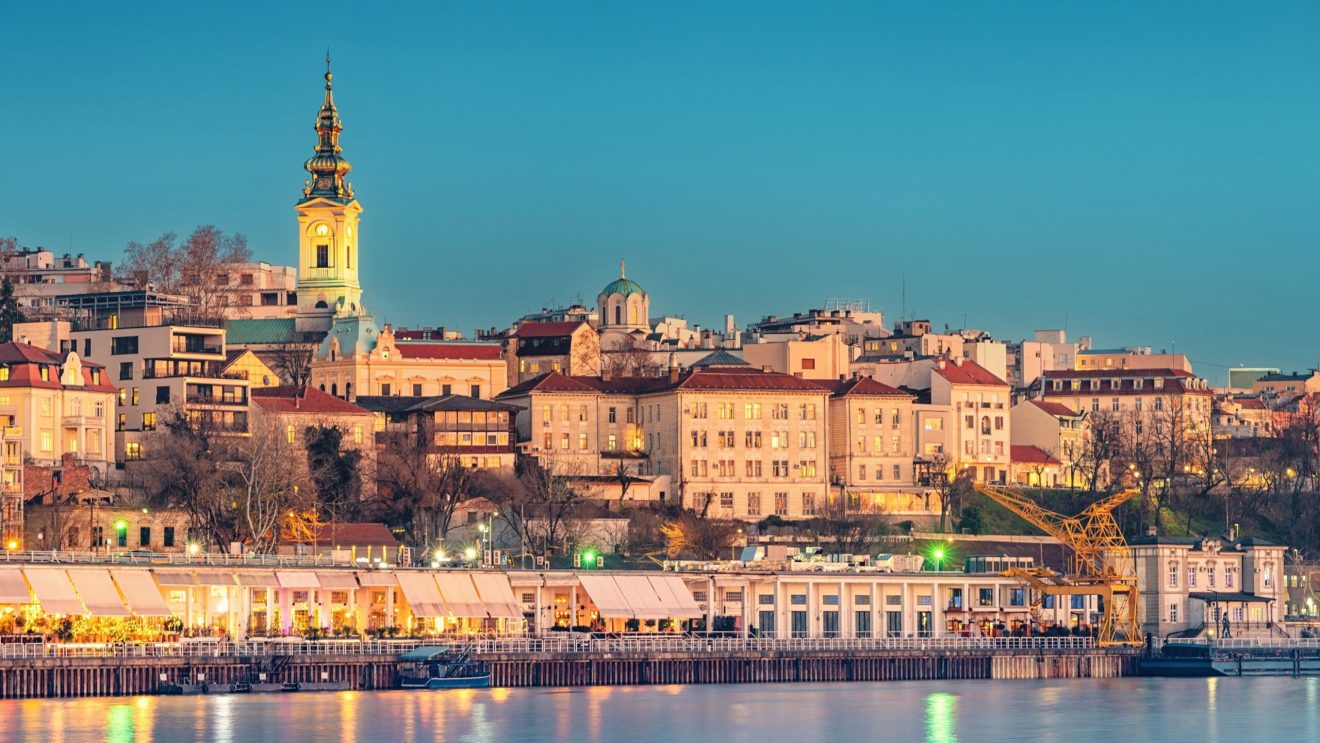 Zdjęcie przedstawia panoramę Belgradu
