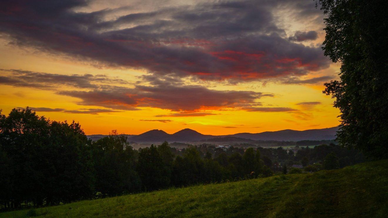 Zdjęcie przedstawia panoramę Sokolików