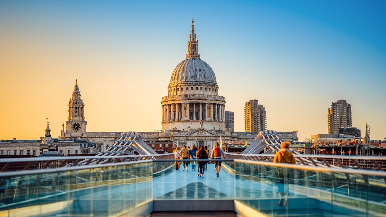 The,Famous,St,Pauls,Cathedral,Of,London,During,Sunset