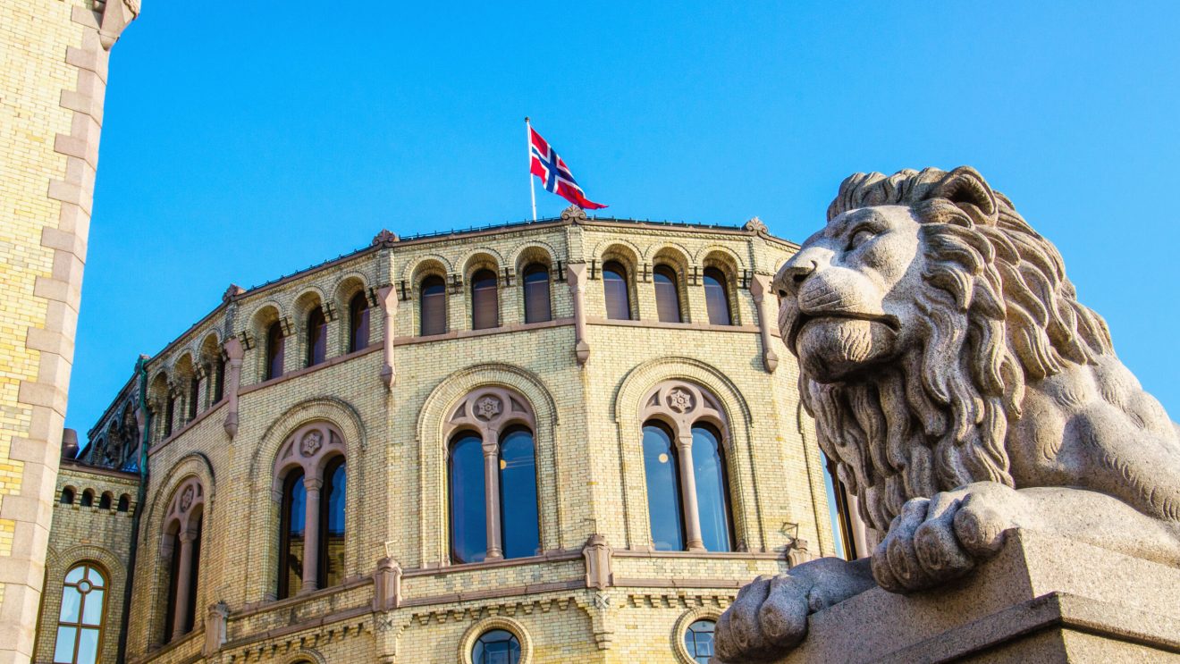Zdjęcie przedstawia architekturę Oslo