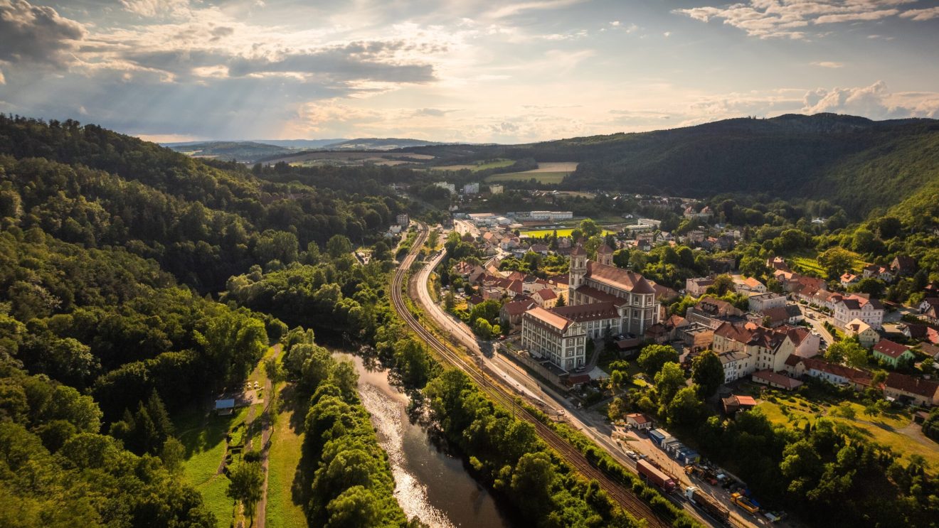 Zdjęcie przedstawia panoramę Nysy