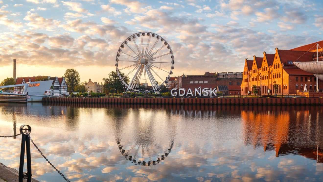 Zdjęcie przedstawia panoramę Gdańska