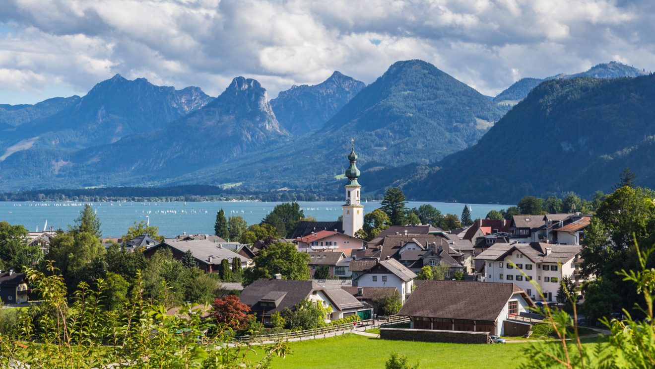 Zdjęcie przedstawia panoramę Sankt Gilgen