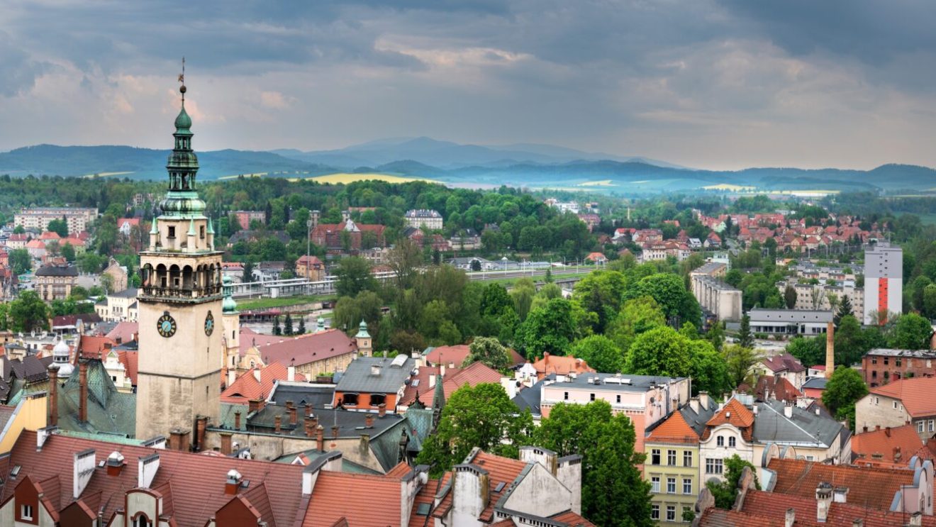 Zdjęcie przedstawia panoramę Kłodzka