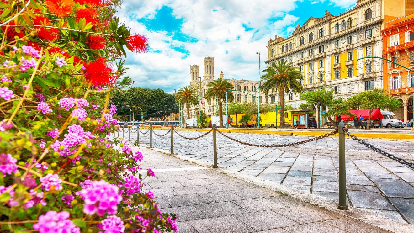Town,Hall,,Municipio,Di,Cagliari,And,Street,With,Typical,Architecture