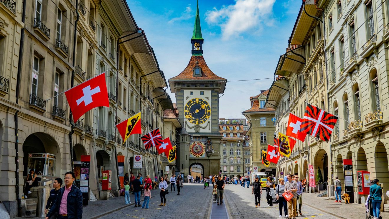 Zdjęcie przedstawia panoramę Szwajcarii