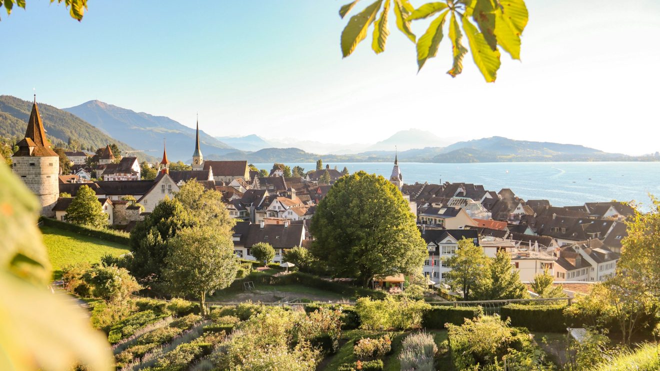 Zdjęcie przedstawia panoramę Szwajcarii