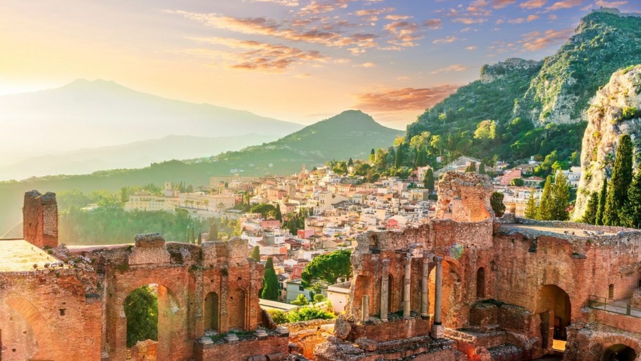 Famous,Historical,Monument,Of,Anciant,Green,Teatre,Of,Taormina,,Sicily,