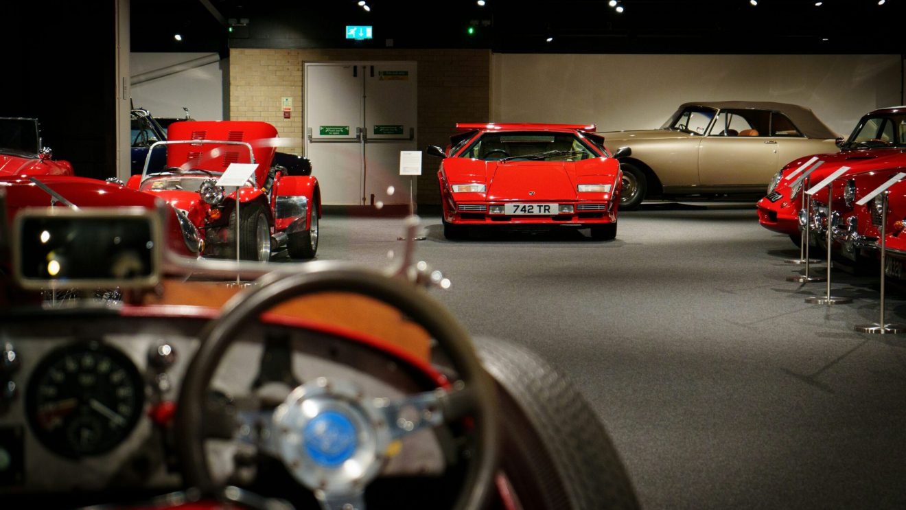 zdjęcie przedstawia Muzeum Ferrari