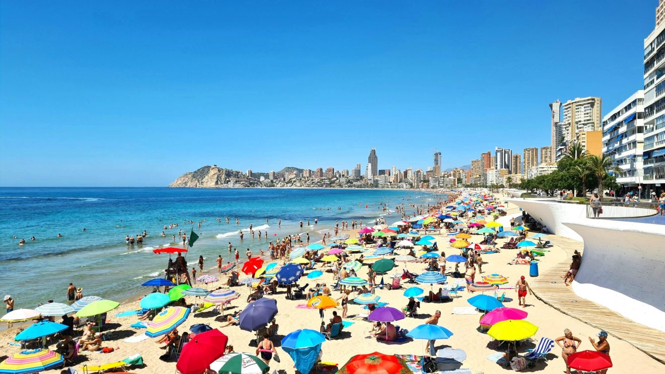zdjęcie przedstawia plażę w Alicante