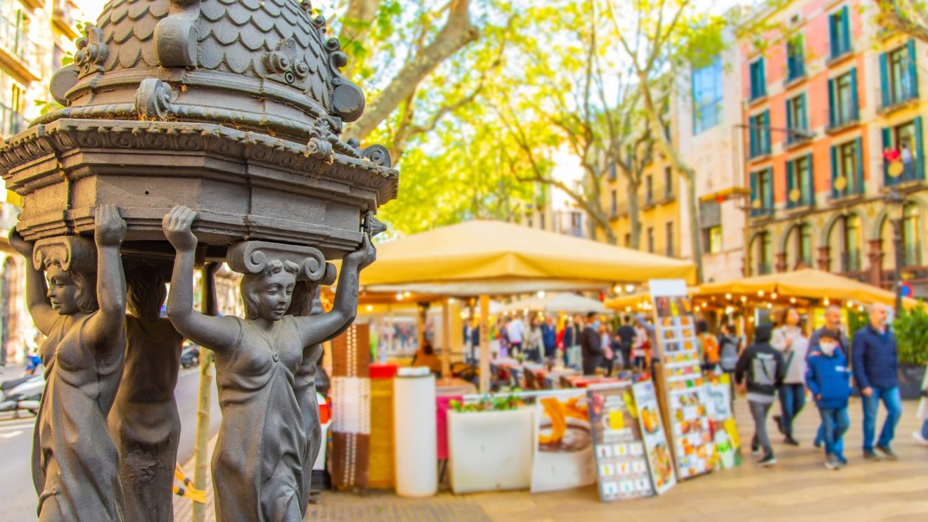 zdjęcie przedstawia La Rambla