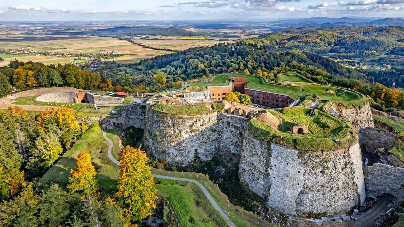 zdjęcie przedstawia Twierdzę Srebrna Góra