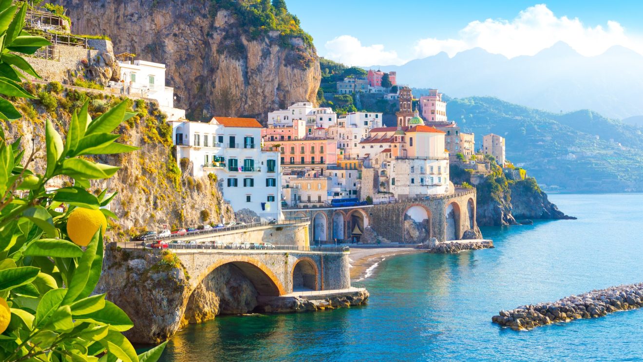zdjęcie przedstawia wybrzeże Amalfi