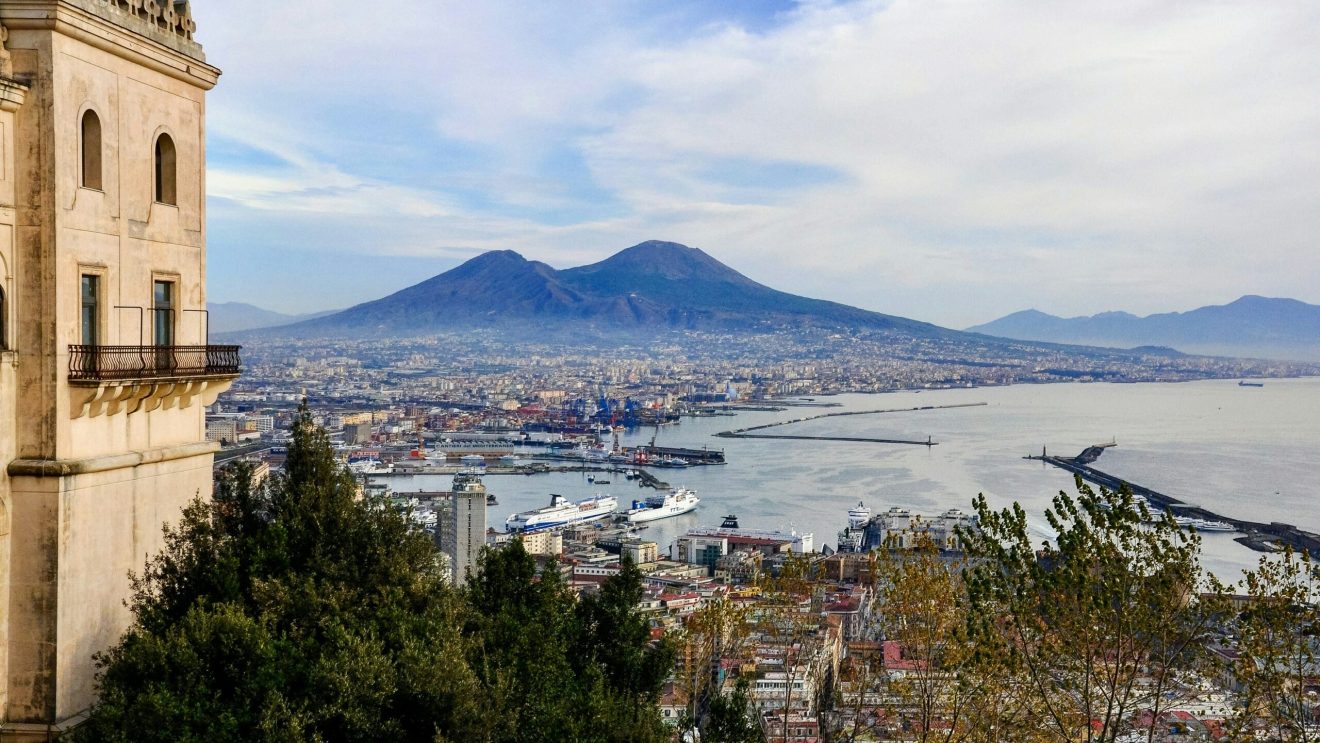 zdjęcie przedstawia panoramę Neapolu