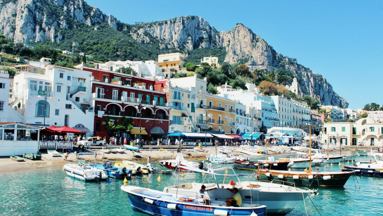 zdjęcie przedstawia panoramę Capri