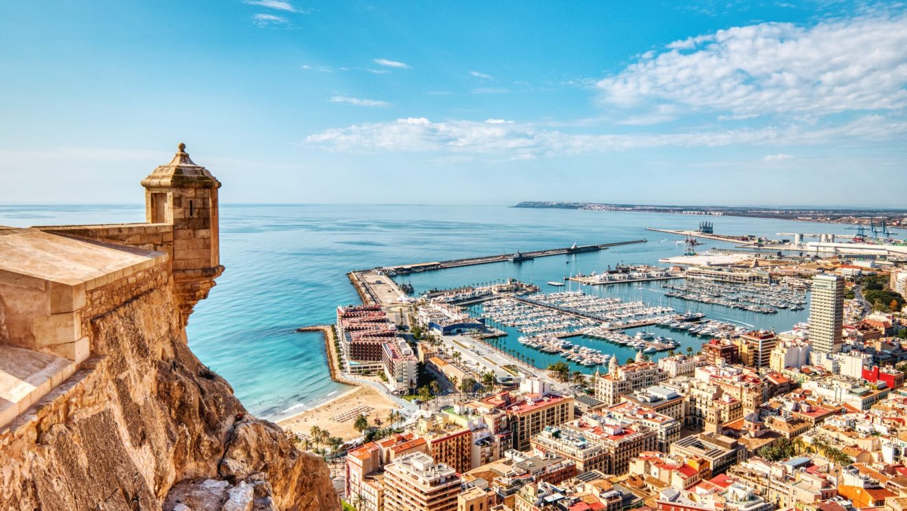 zdjęcie przedstawia panoramę Alicante