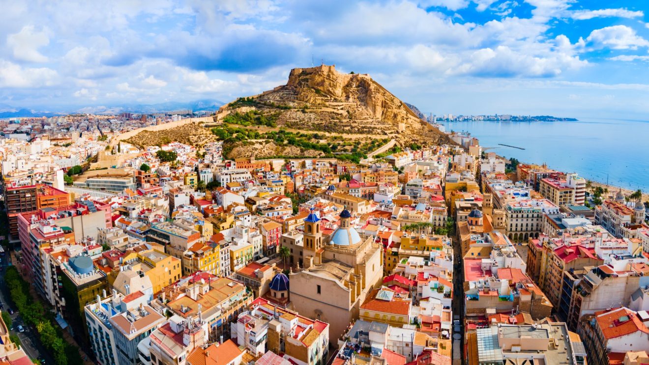 zdjęcie przedstawia panoramę Alicante