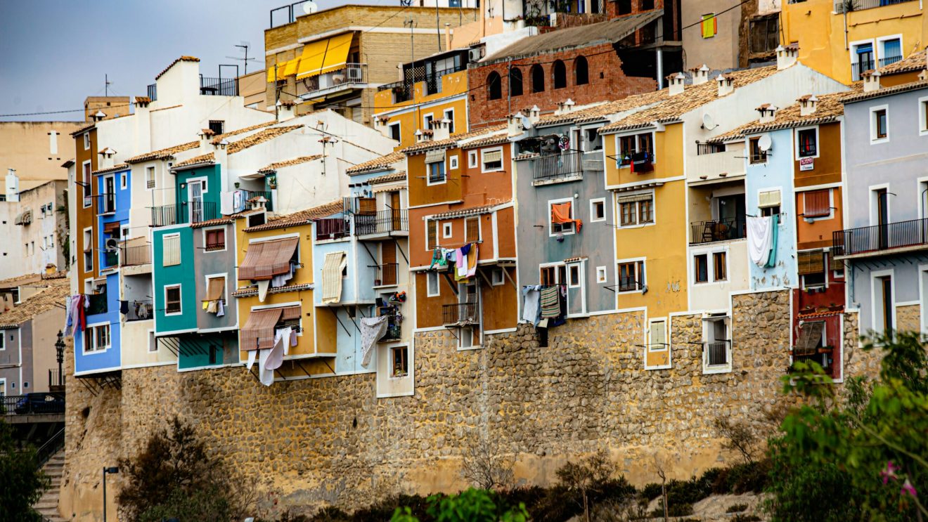 zdjęcie przedstawia domy w Alicante