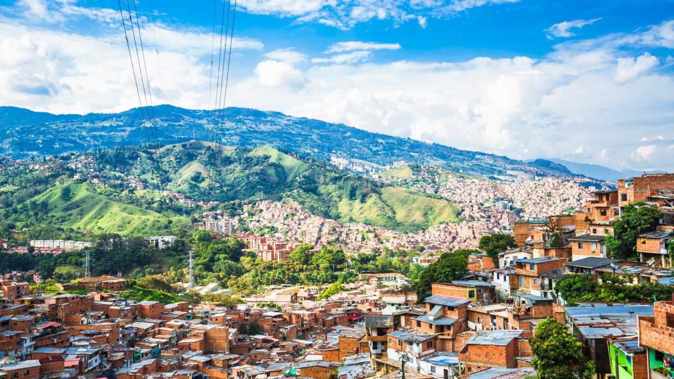 zdjęcie przedstawia dzielnice Comuna13 w Medellin