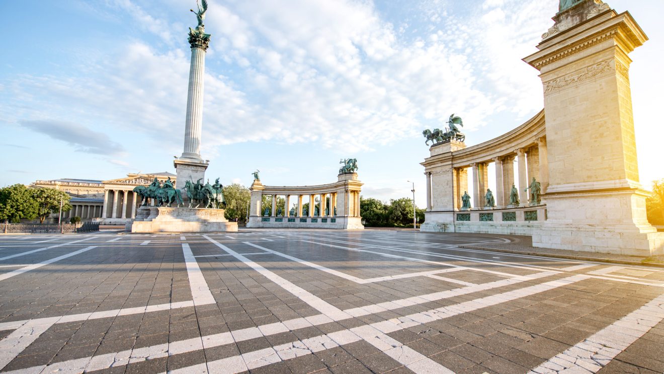zdjęcie przedstawia Plac Bohaterów w Budapeszcie