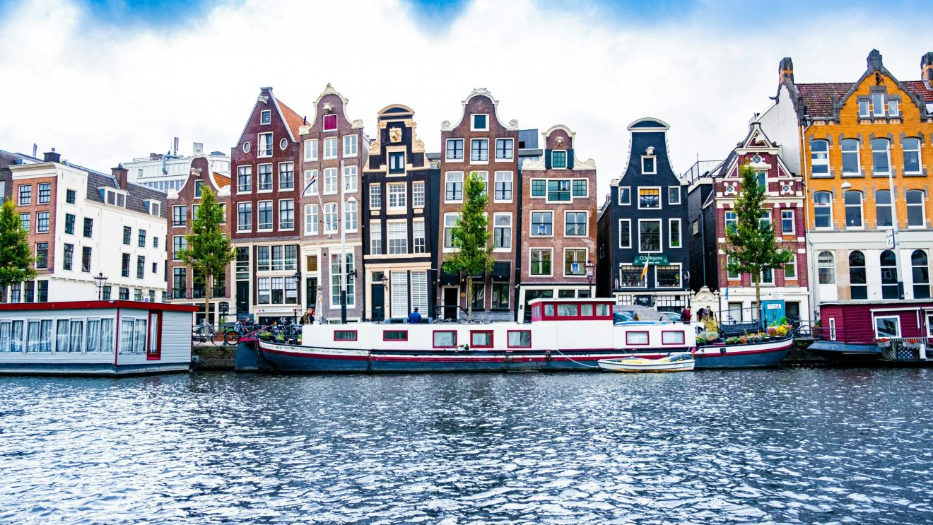 na zdjęciu widoczny jest Amsterdam