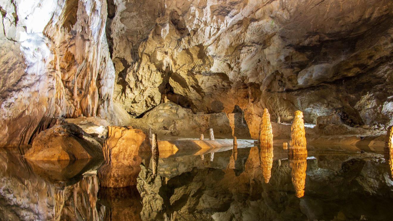 Phenomenal,Reflections,Of,Stalactites,And,Stalagmites,Inside,Belianska,Cave,In